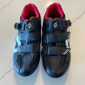Peloton Size 41 cycle shoes.  Like new.